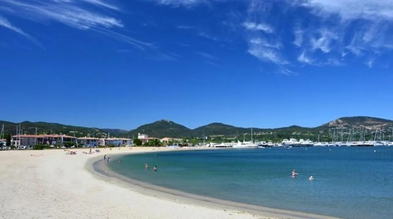 Appartement D'Une Chambre A Gassin A 100 M De La Plage Avec Vue Sur La Mer Et Piscine Partagee