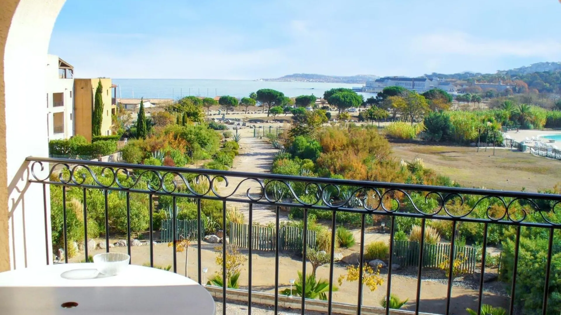 Appartement D'Une Chambre A Gassin A 100 M De La Plage Avec Vue Sur La Mer Et Piscine Partagee 0*,